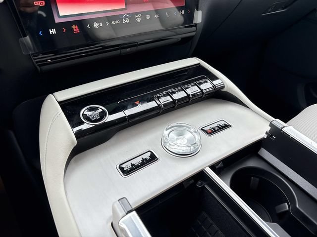 New 2026 Lincoln Navigator L Premier AWD/4WD image 28