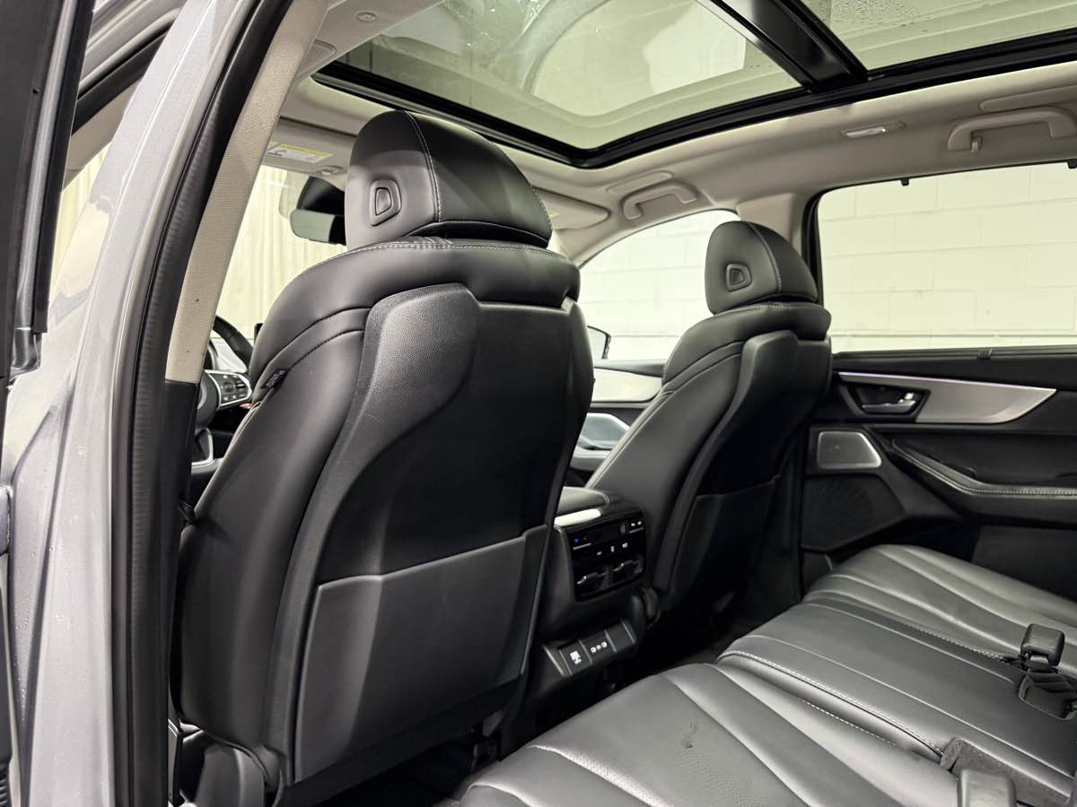 Used 2025 Acura MDX SH-AWD w/ Technology Package image 17