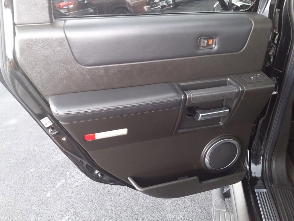 Used 2005 HUMMER H2 SUT w/ Preferred Equipment Group image 23