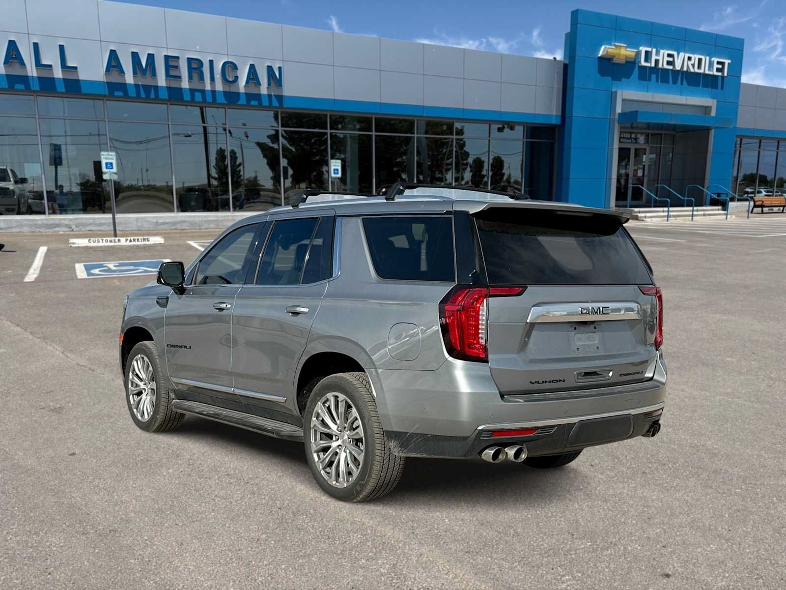 Used 2023 GMC Yukon Denali w/ Advanced Technology Package AWD/4WD image 6