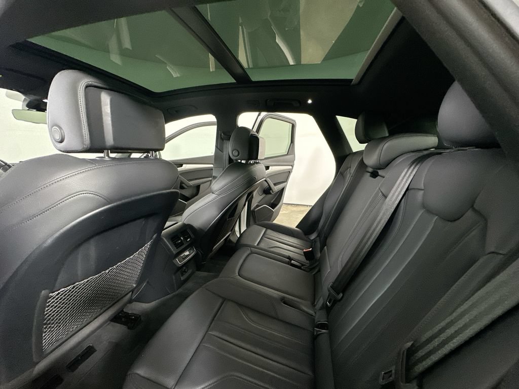 Used 2020 Audi Q5 2.0T Premium w/ Titanium Sport Package AWD/4WD image 13