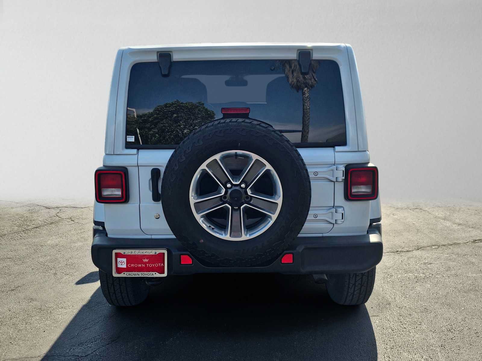 Used 2019 Jeep Wrangler Unlimited Sahara AWD/4WD image 4