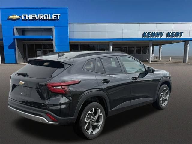 Used 2024 Chevrolet Trax LT w/ Driver Confidence Package FWD image 5