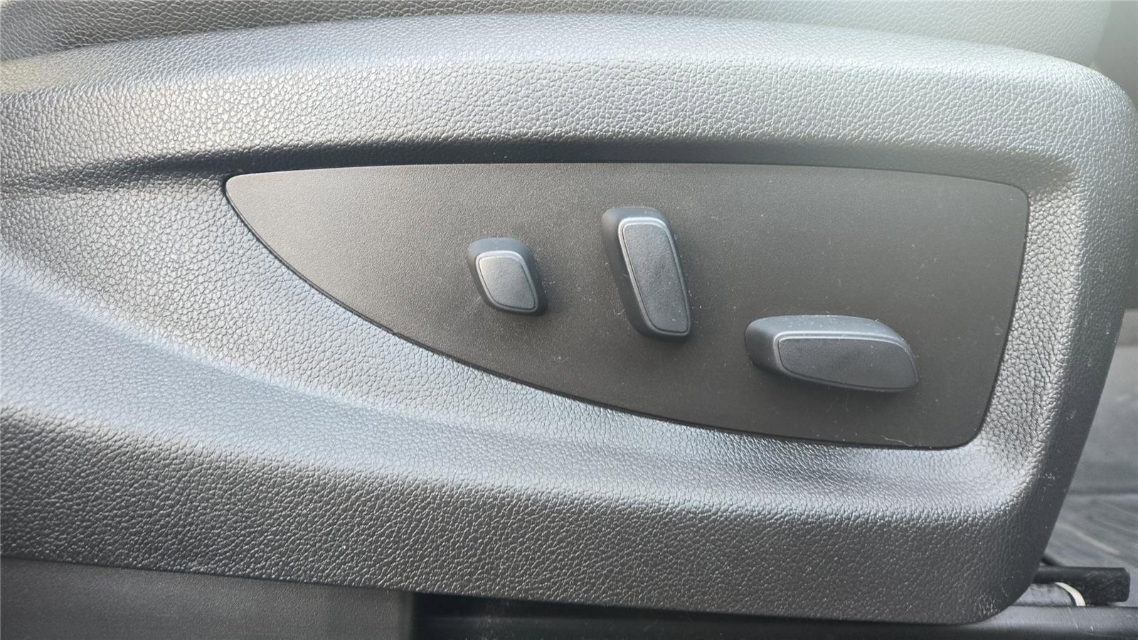 Used 2019 GMC Yukon SLT image 25