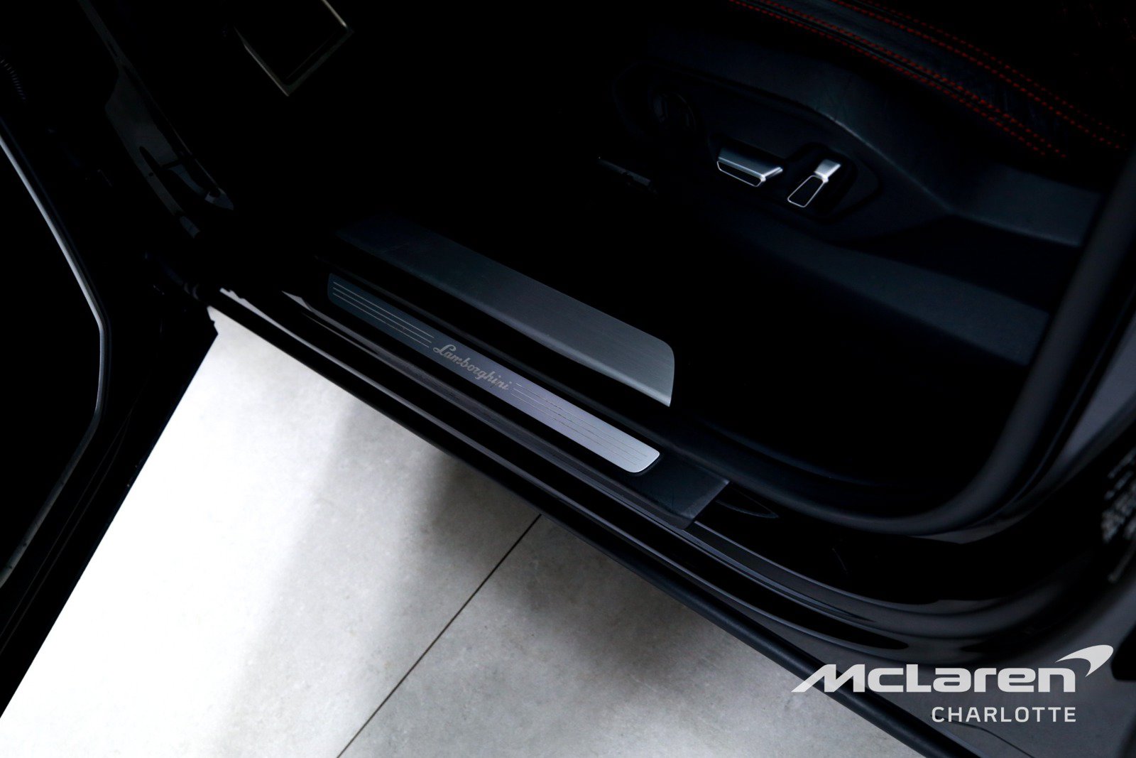 Used 2024 Lamborghini Urus S AWD/4WD image 15