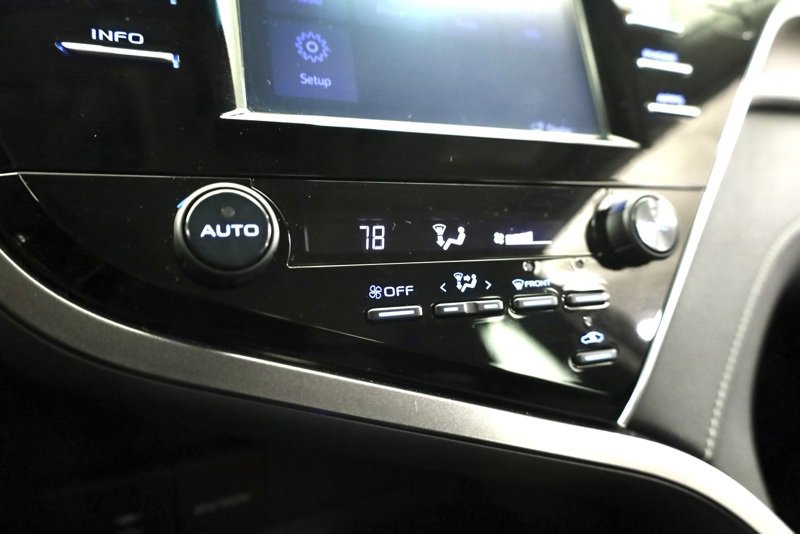 Used 2018 Toyota Camry SE image 19