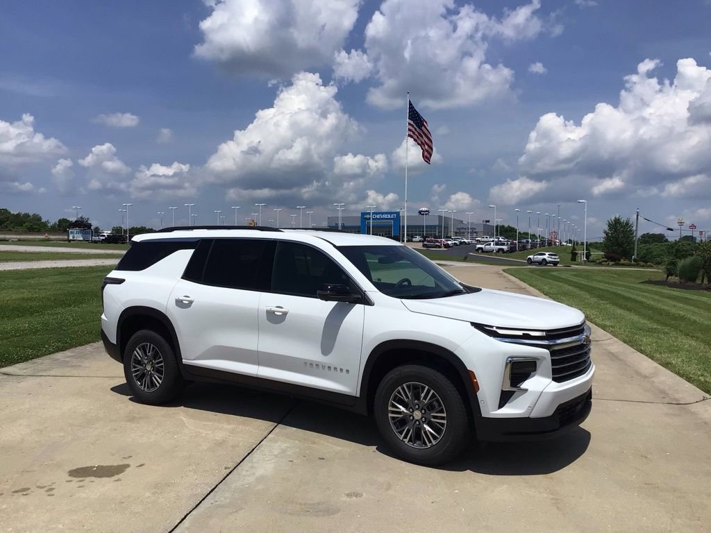 New 2025 Chevrolet Traverse LT w/ Enhanced Driving Package image 1
