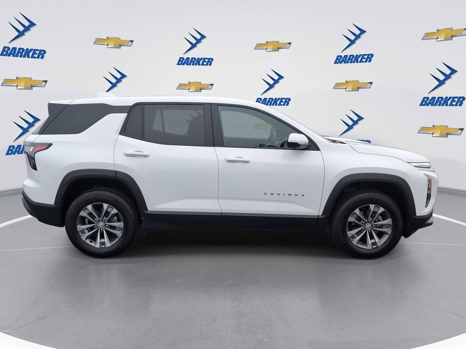 Used 2025 Chevrolet Equinox LT w/ Safety and Technology Package image 9