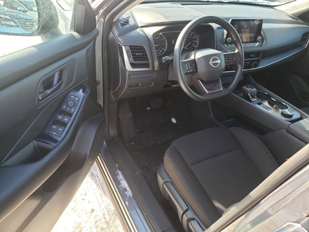 Used 2025 Nissan Rogue S image 13