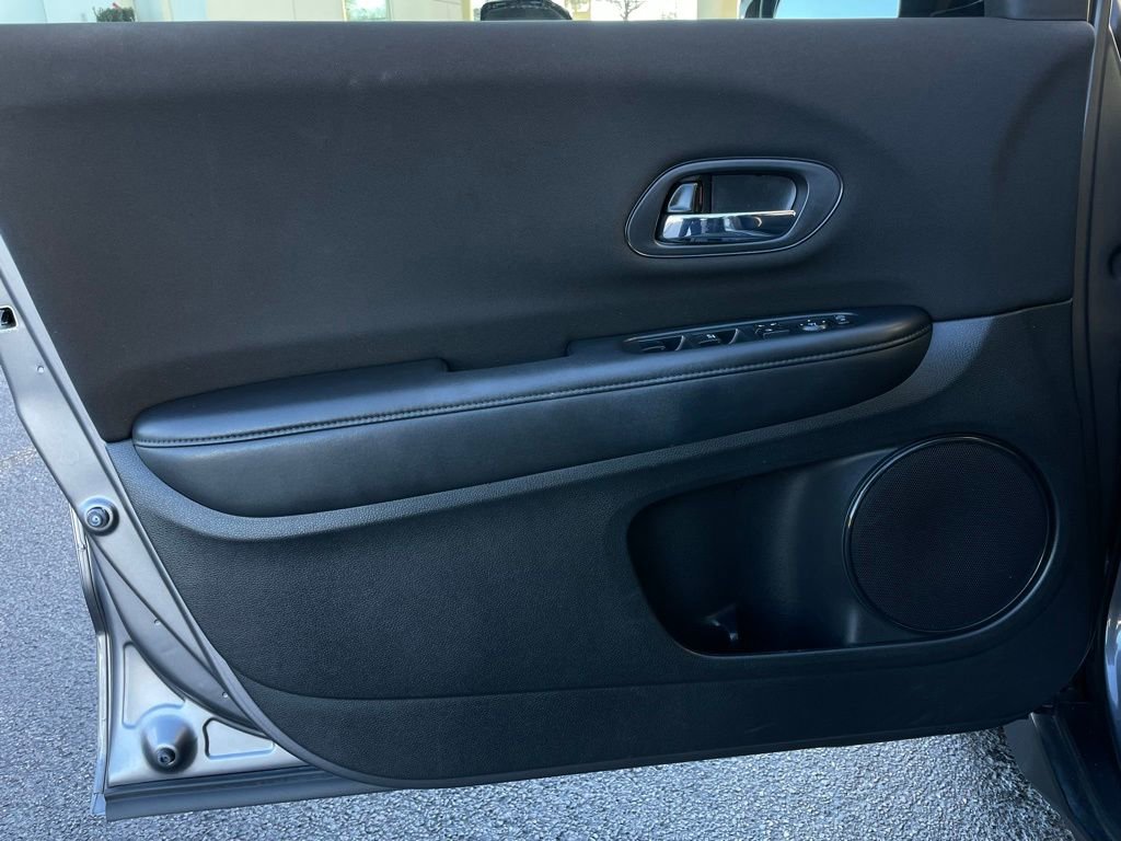 Certified 2017 Honda HR-V LX image 21