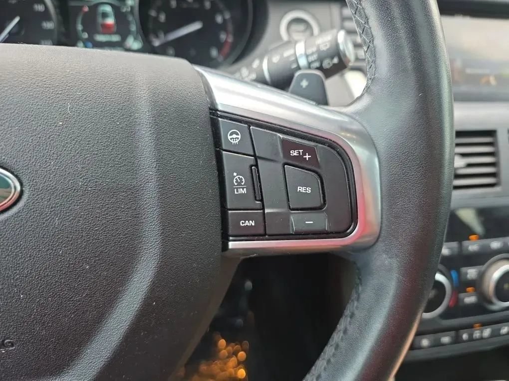 Used 2019 Land Rover Discovery Sport HSE AWD/4WD image 19