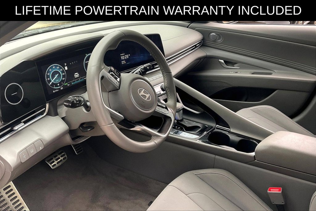 Used 2025 Hyundai Elantra SEL FWD image 12
