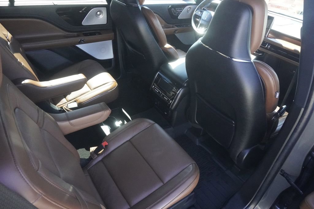 Used 2023 Lincoln Aviator Reserve w/ Equipment Group 201A image 26