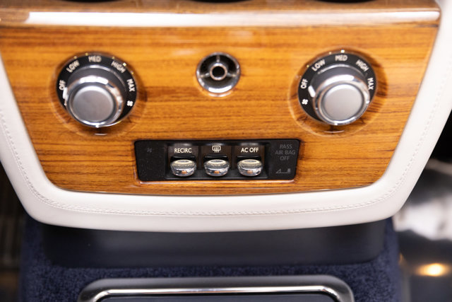 Used 2010 Rolls-Royce Phantom Drophead Coupe image 97