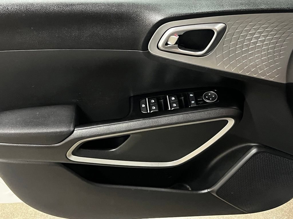 Used 2023 Kia Soul S FWD image 14