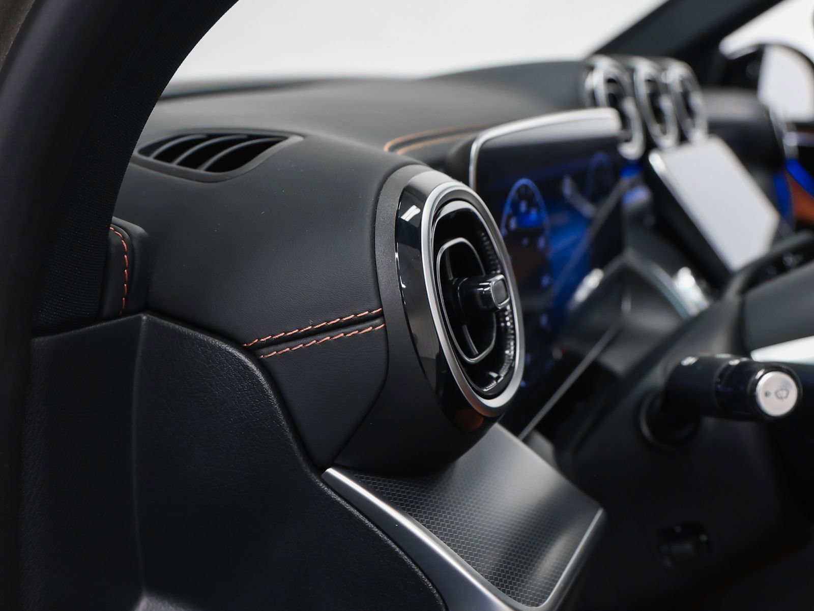 Used 2024 Mercedes-Benz GLC 300 image 34