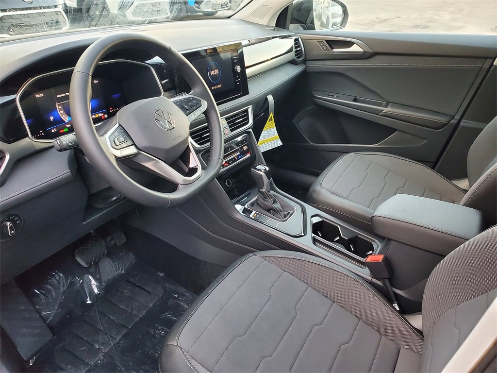 New 2025 Volkswagen Taos SE image 7