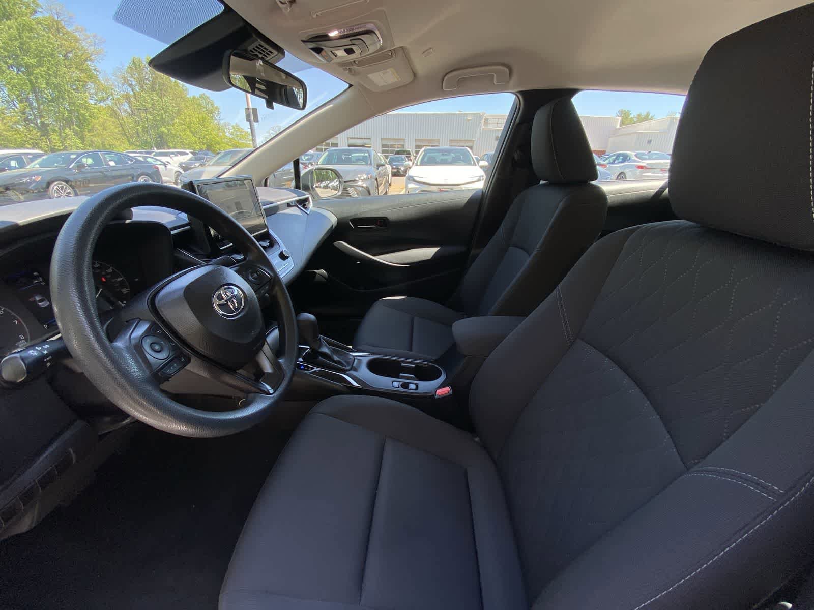 Used 2025 Toyota Corolla LE FWD image 14