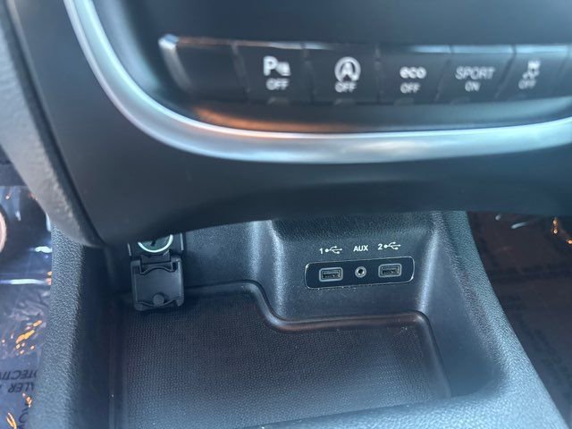 Used 2020 Dodge Durango SXT image 25