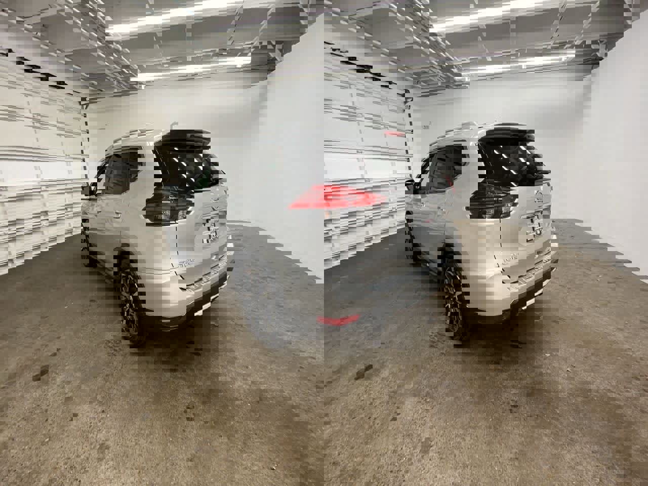 Used 2017 Nissan Rogue SL w/ SL Premium Package image 4