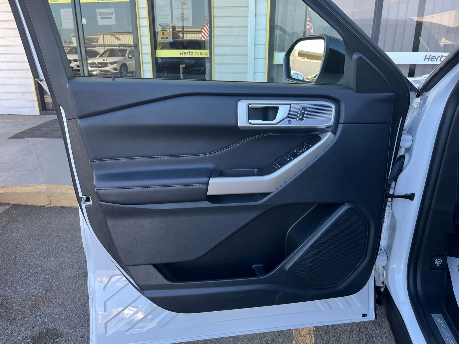 Used 2023 Ford Explorer Limited image 18