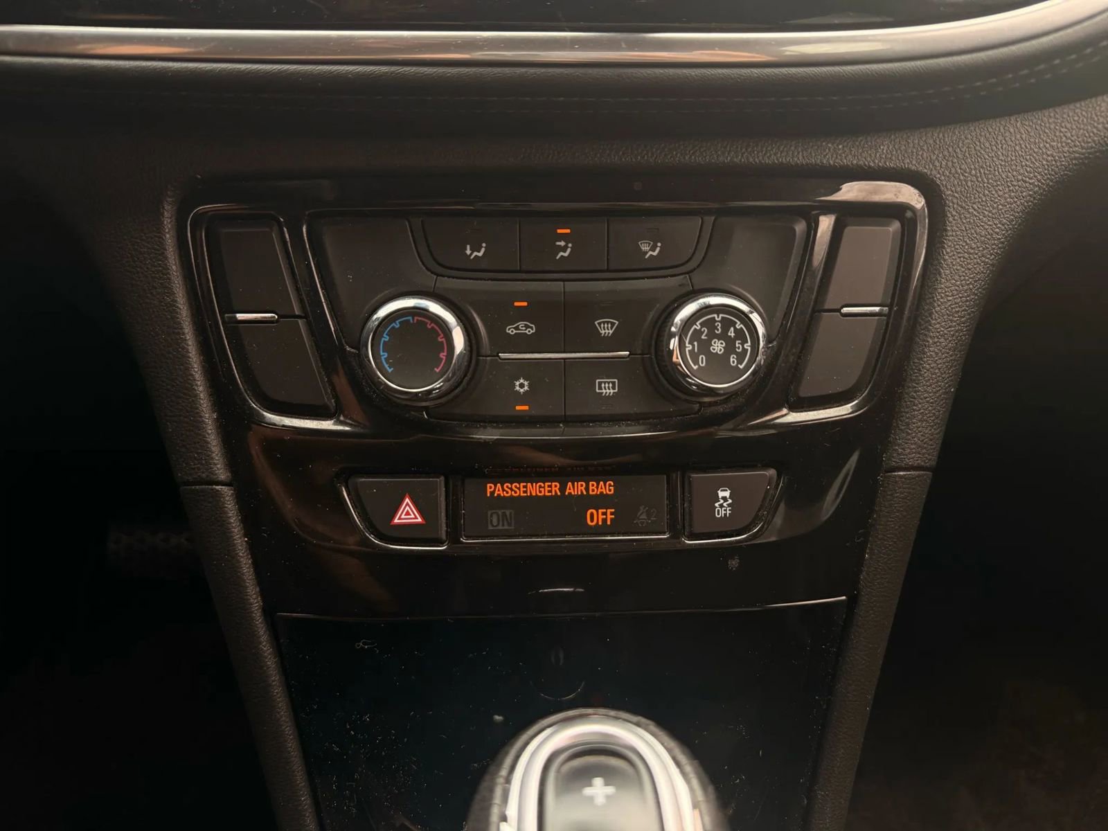 Used 2018 Buick Encore Preferred image 17