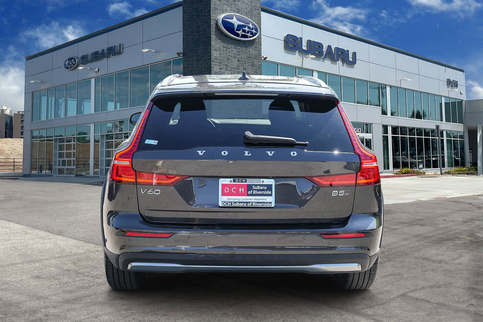 Used 2025 Volvo V60 B5 Cross Country Plus AWD/4WD image 5