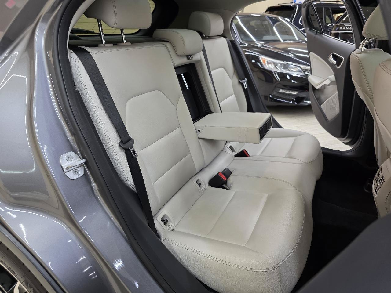 Used 2017 Mercedes-Benz GLA 250 w/ Premium Package image 24