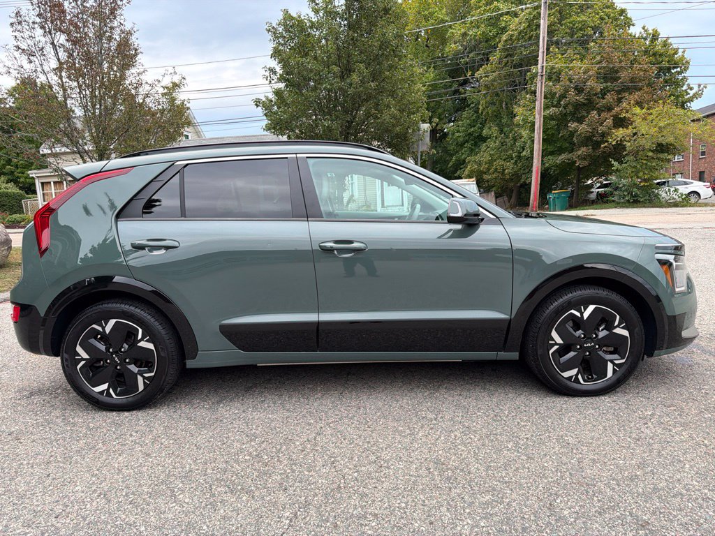 Used 2023 Kia Niro Wind w/ Wind Preserve Package FWD image 7