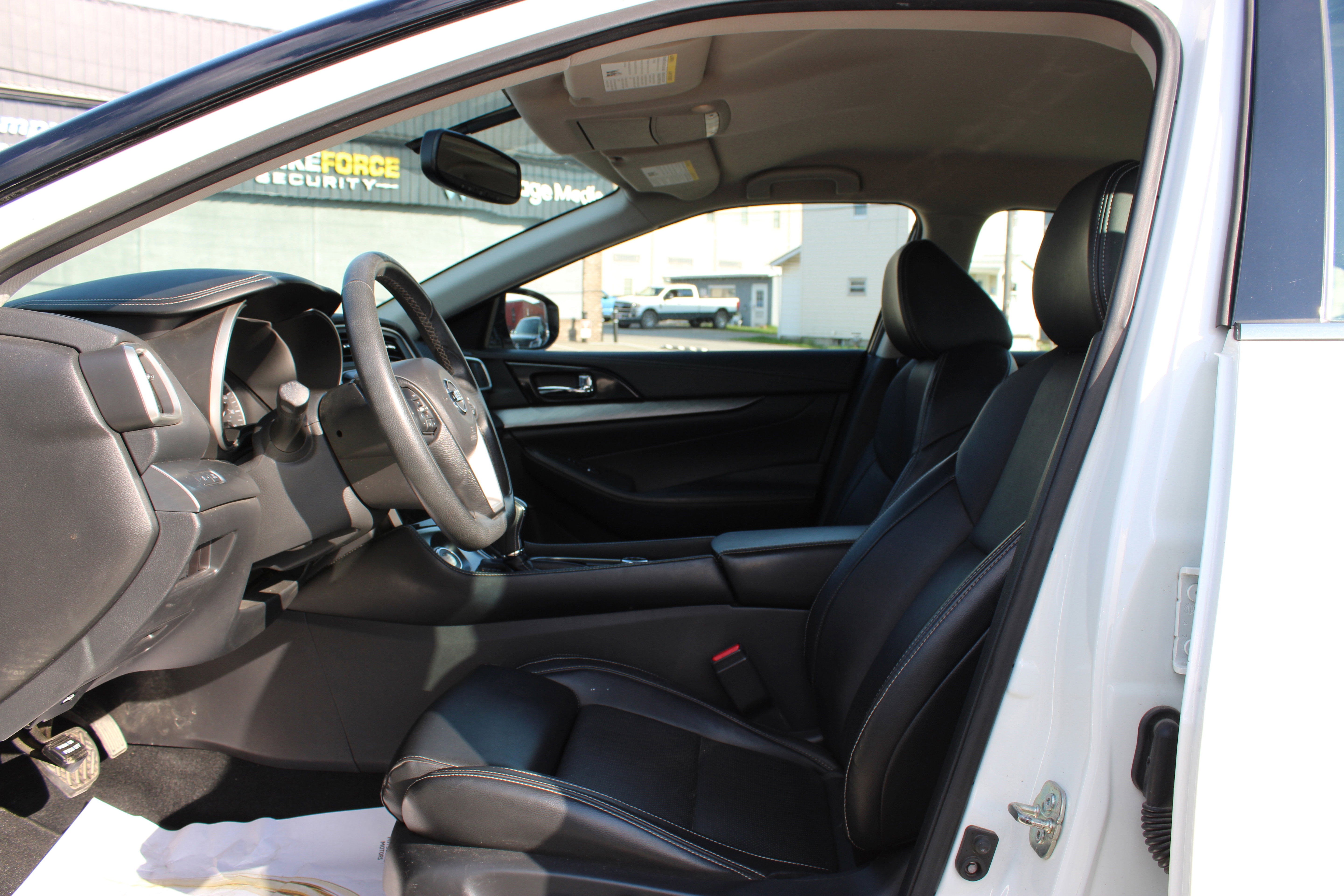 Used 2017 Nissan Maxima 3.5 SV image 3