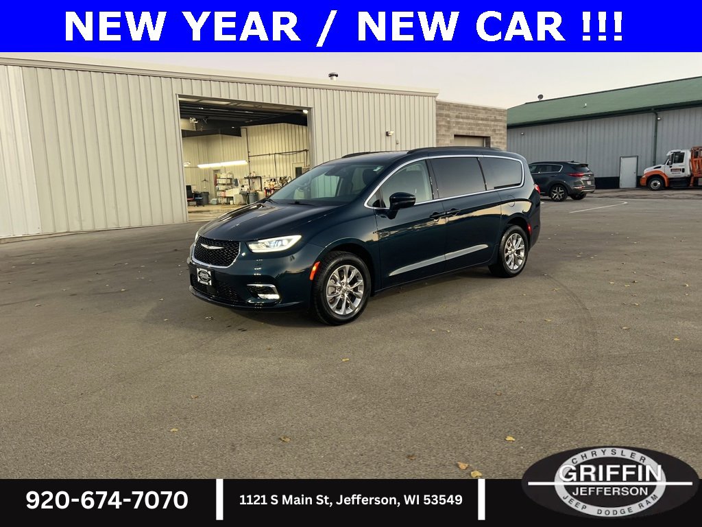 Used 2022 Chrysler Pacifica Touring-L image 2