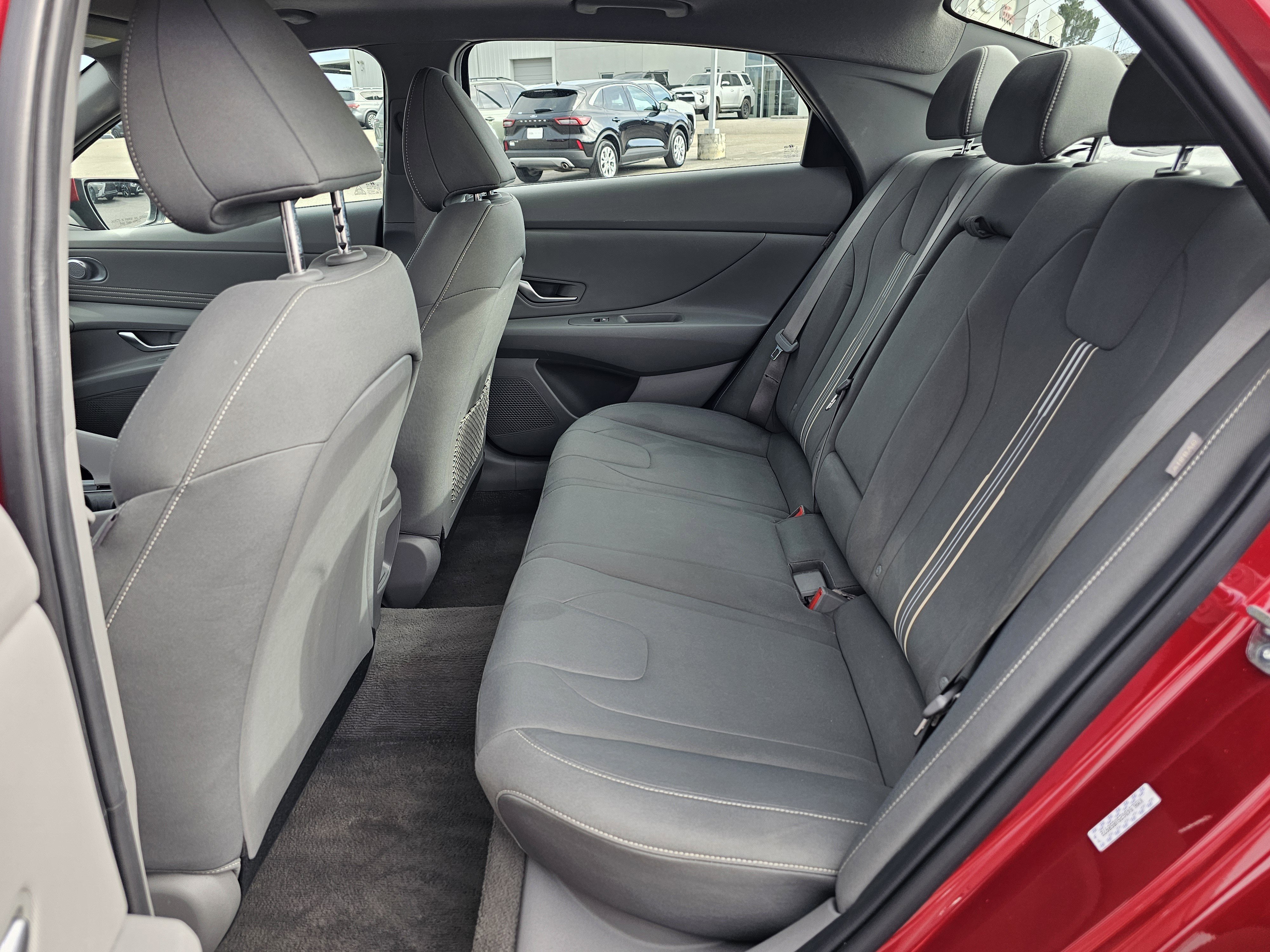 Used 2025 Hyundai Elantra SEL image 30