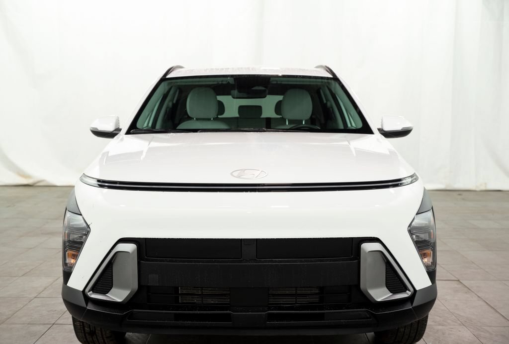 Used 2025 Hyundai Kona SEL AWD/4WD image 2