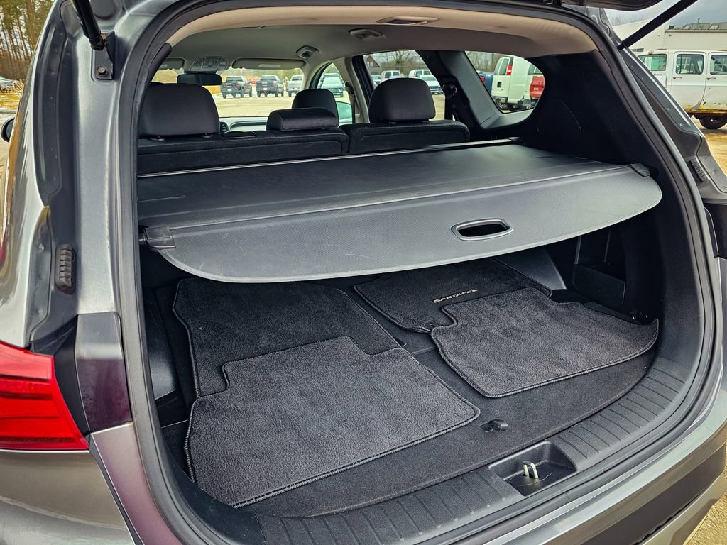 Used 2019 Hyundai Santa Fe SE image 32