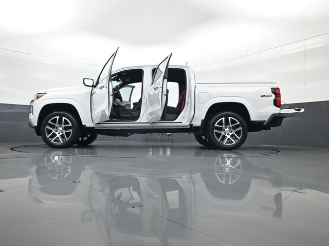 Used 2024 Chevrolet Colorado Z71 w/ Z71 Convenience Package 2 AWD/4WD image 34