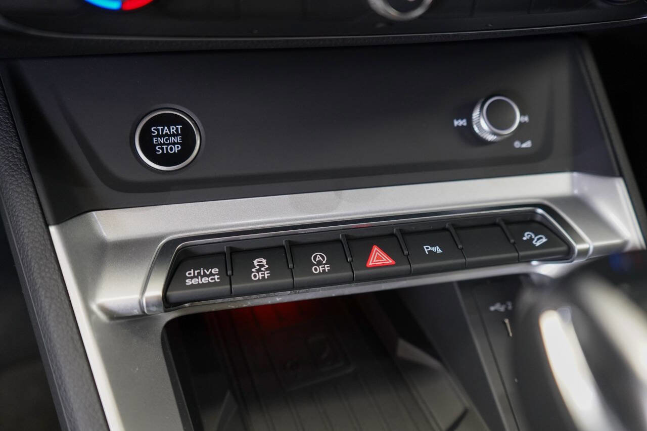 Used 2024 Audi Q3 2.0T Premium Plus w/ Premium Plus Package image 55