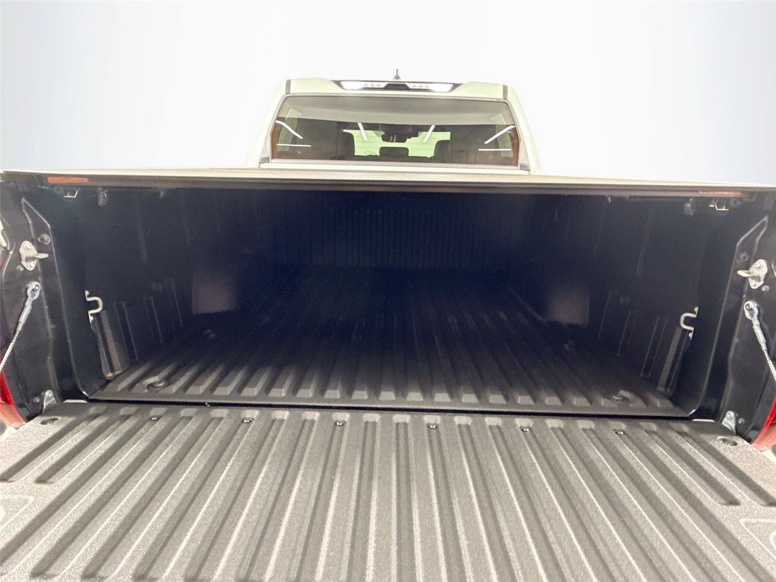 Used 2024 Toyota Tundra Limited AWD/4WD image 38