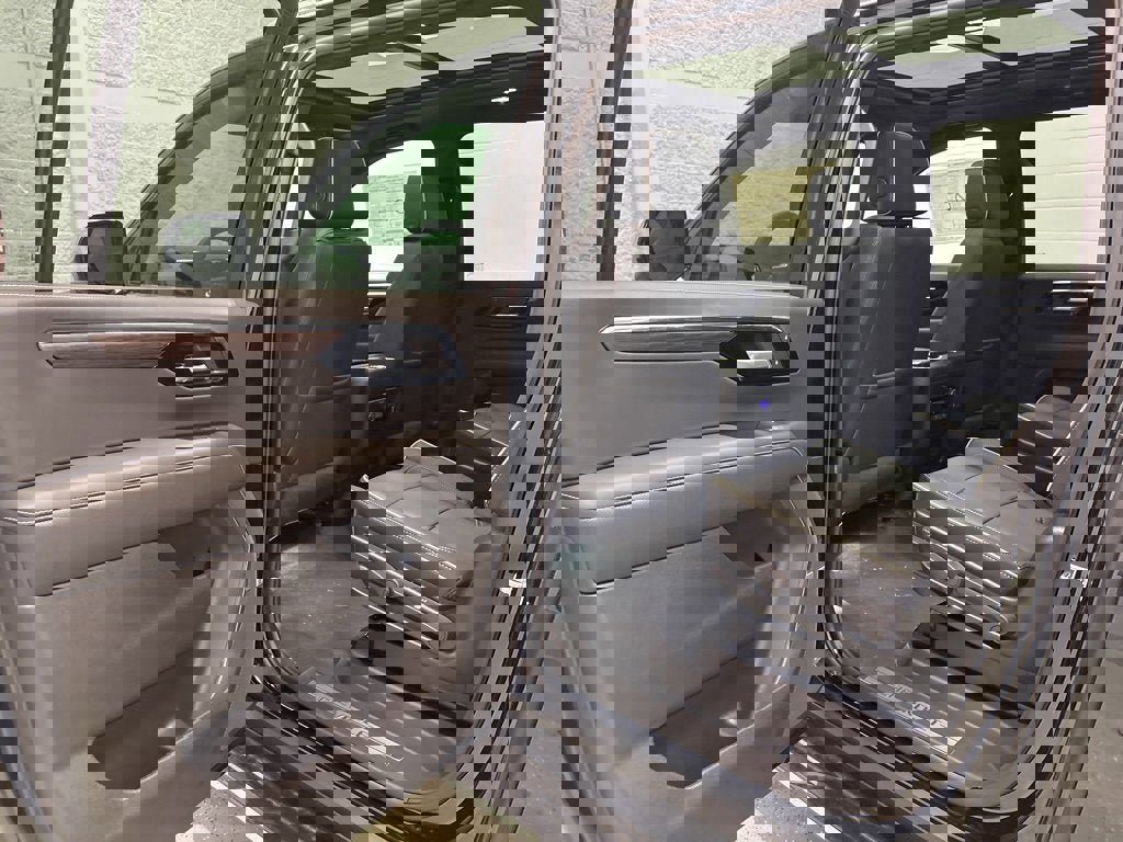 New 2026 Chevrolet Suburban Premier image 29