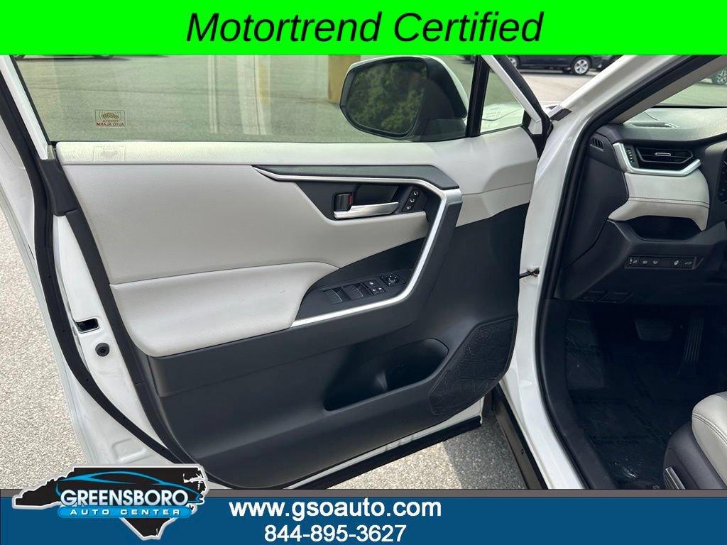 Used 2019 Toyota RAV4 XLE Premium AWD/4WD image 16