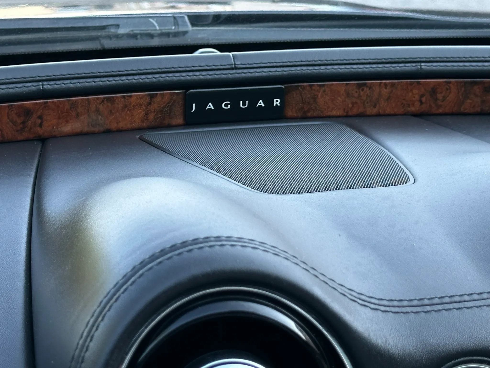 Used 2013 Jaguar XJ RWD image 35