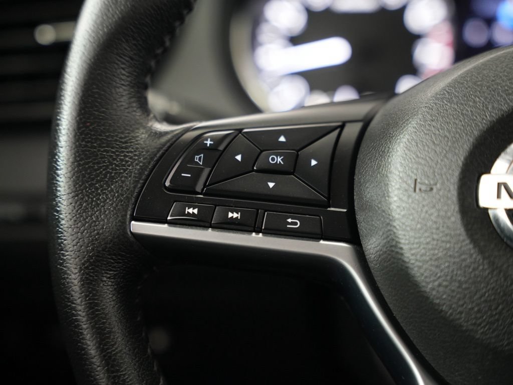 Used 2020 Nissan Rogue SV FWD image 11