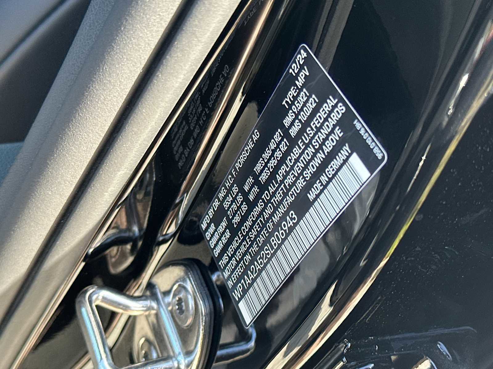 New 2025 Porsche Macan AWD/4WD image 27