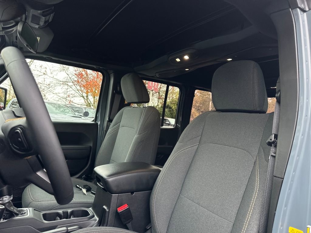 Used 2024 Jeep Wrangler Unlimited image 21
