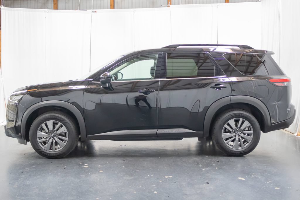 Used 2024 Nissan Pathfinder SV AWD/4WD image 5