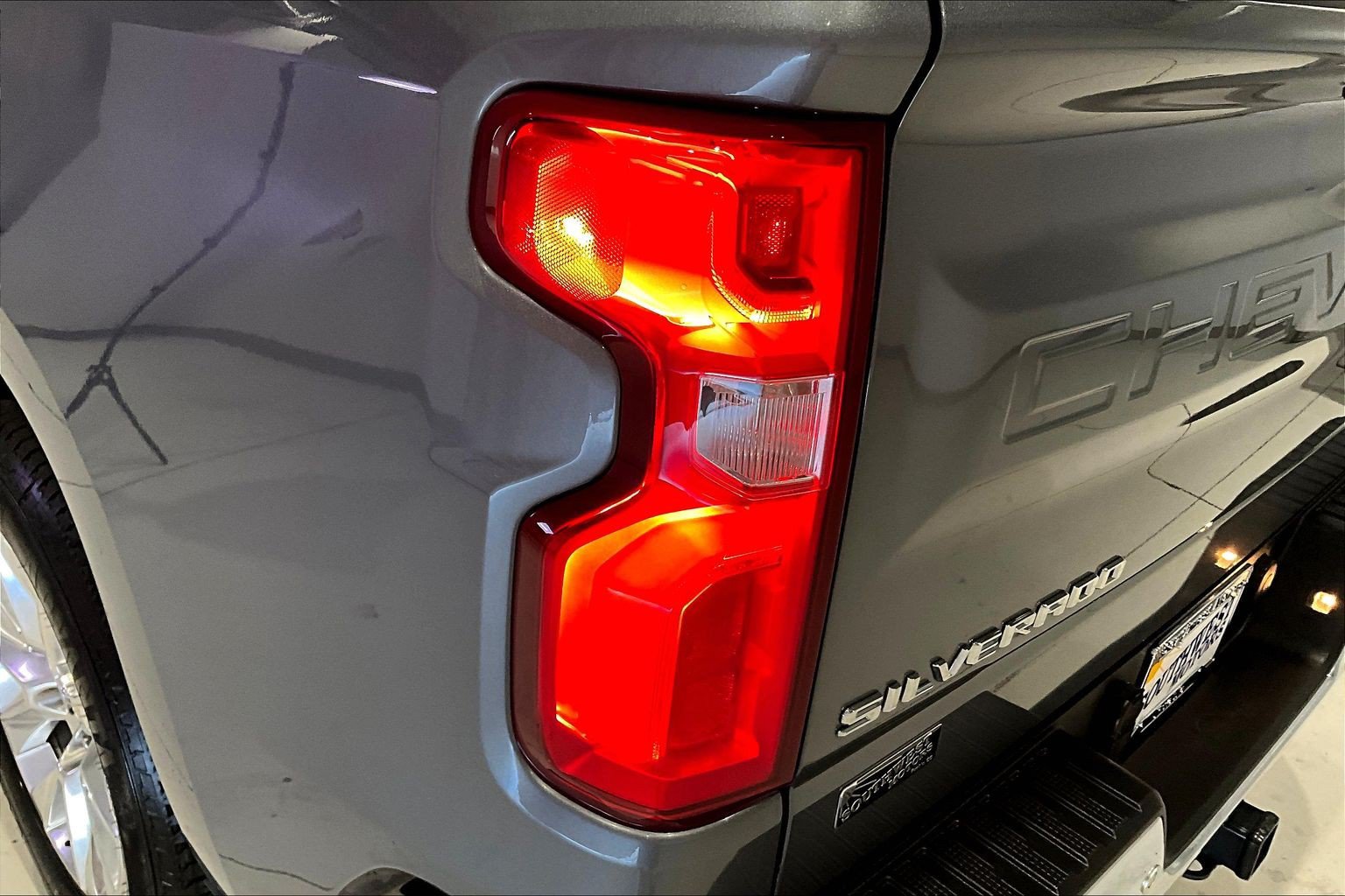 Used 2022 Chevrolet Silverado 1500 LTZ w/ LTZ Premium Package AWD/4WD image 25