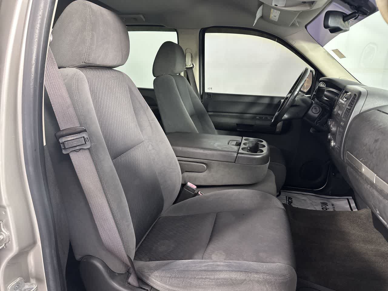 Used 2009 Chevrolet Silverado 1500 LT w/ Power Pack Plus AWD/4WD image 17