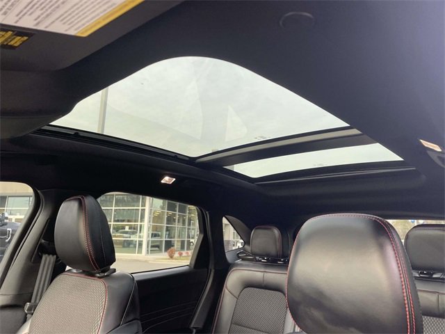 Certified 2025 Ford Escape ST-Line w/ Tech Pack #1 image 17