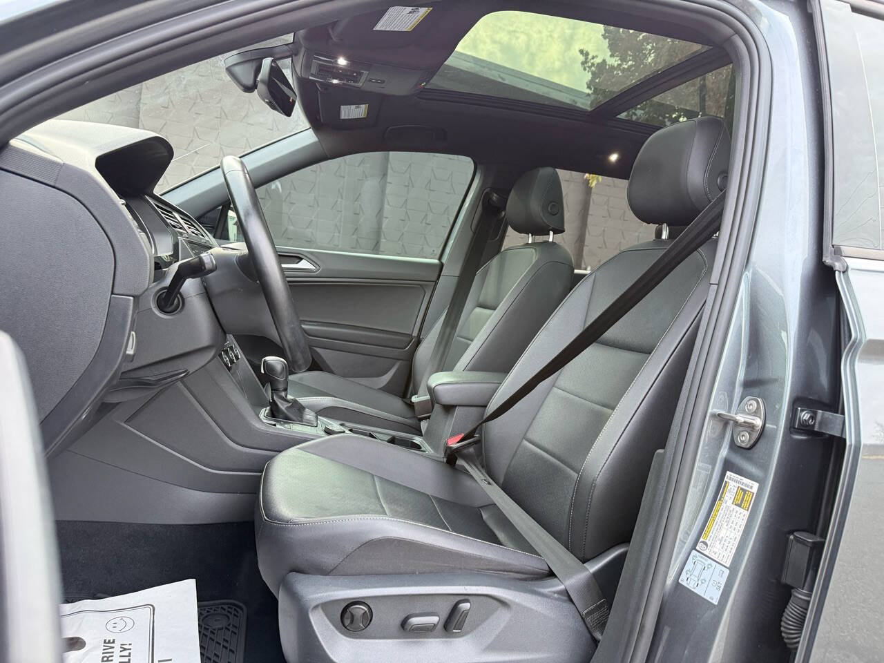 Used 2020 Volkswagen Tiguan SE R-Line w/ 3rd Row Seat Package AWD/4WD image 8