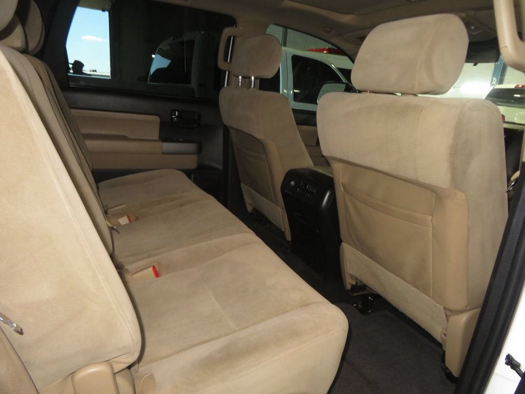 Used 2015 Toyota Sequoia SR5 AWD/4WD image 32