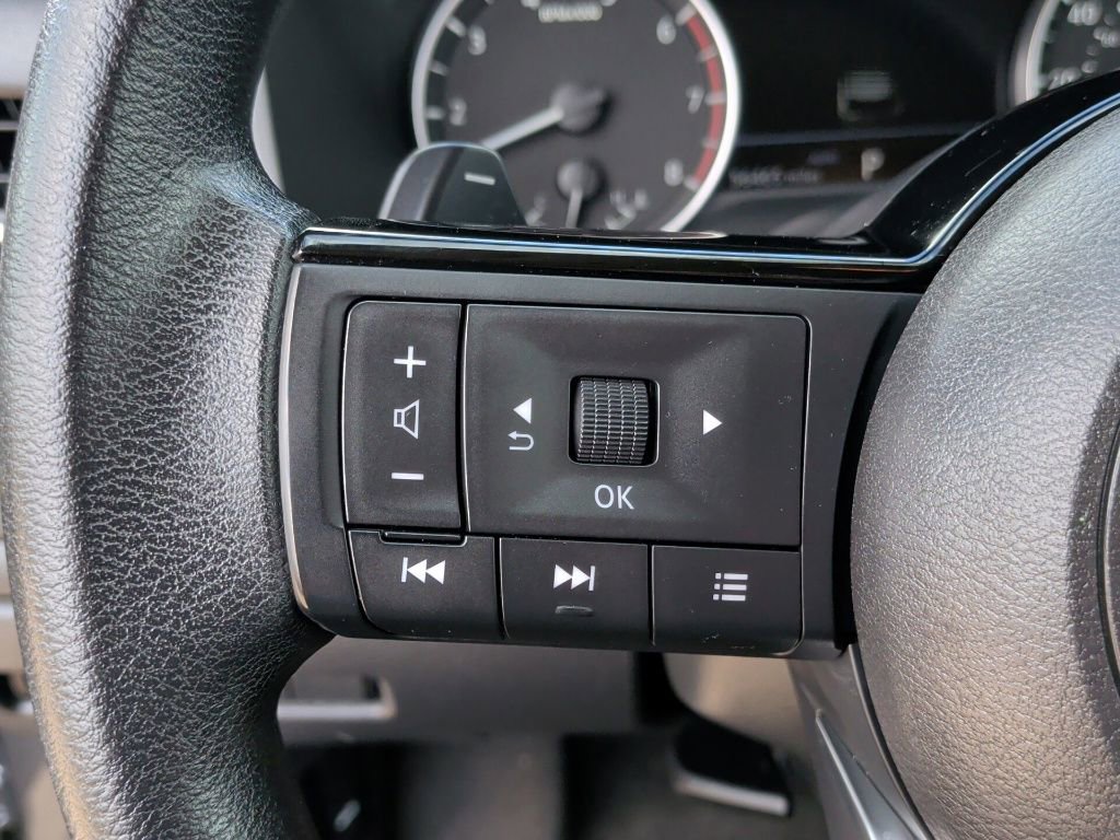 Used 2023 Nissan Rogue SV image 17